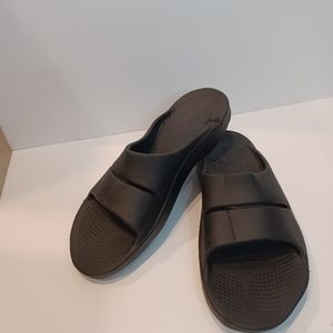 OOFOS SANDALS M13-W15